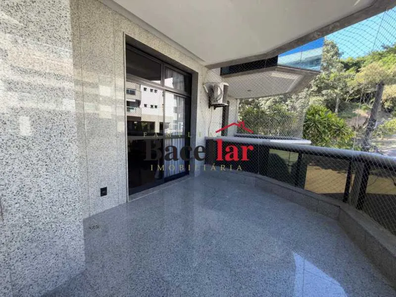 4 quartos e banheira: apartamento de 230 m² — photo 4