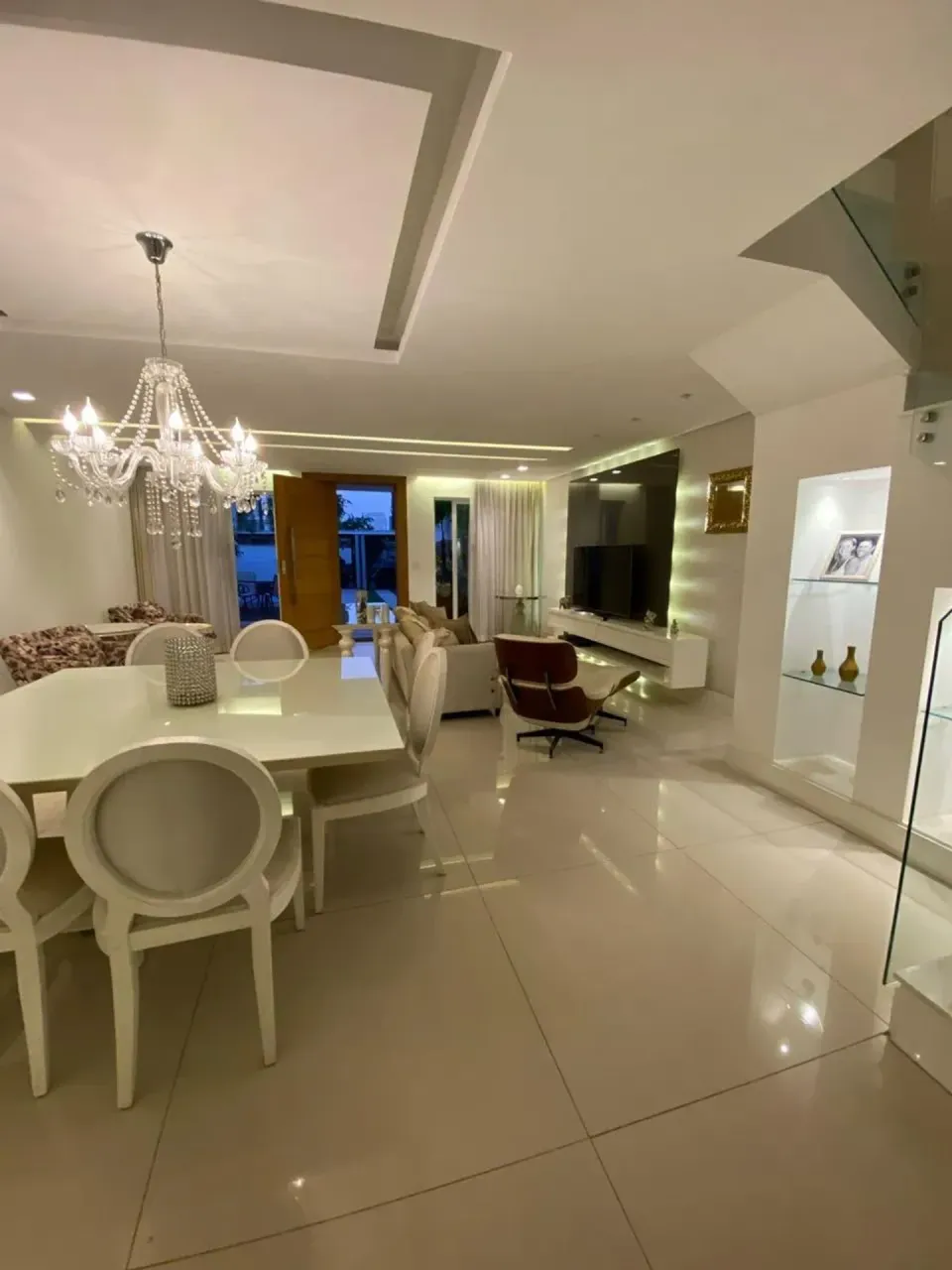 Furnished house with open-plan gas kitchen — photo 11