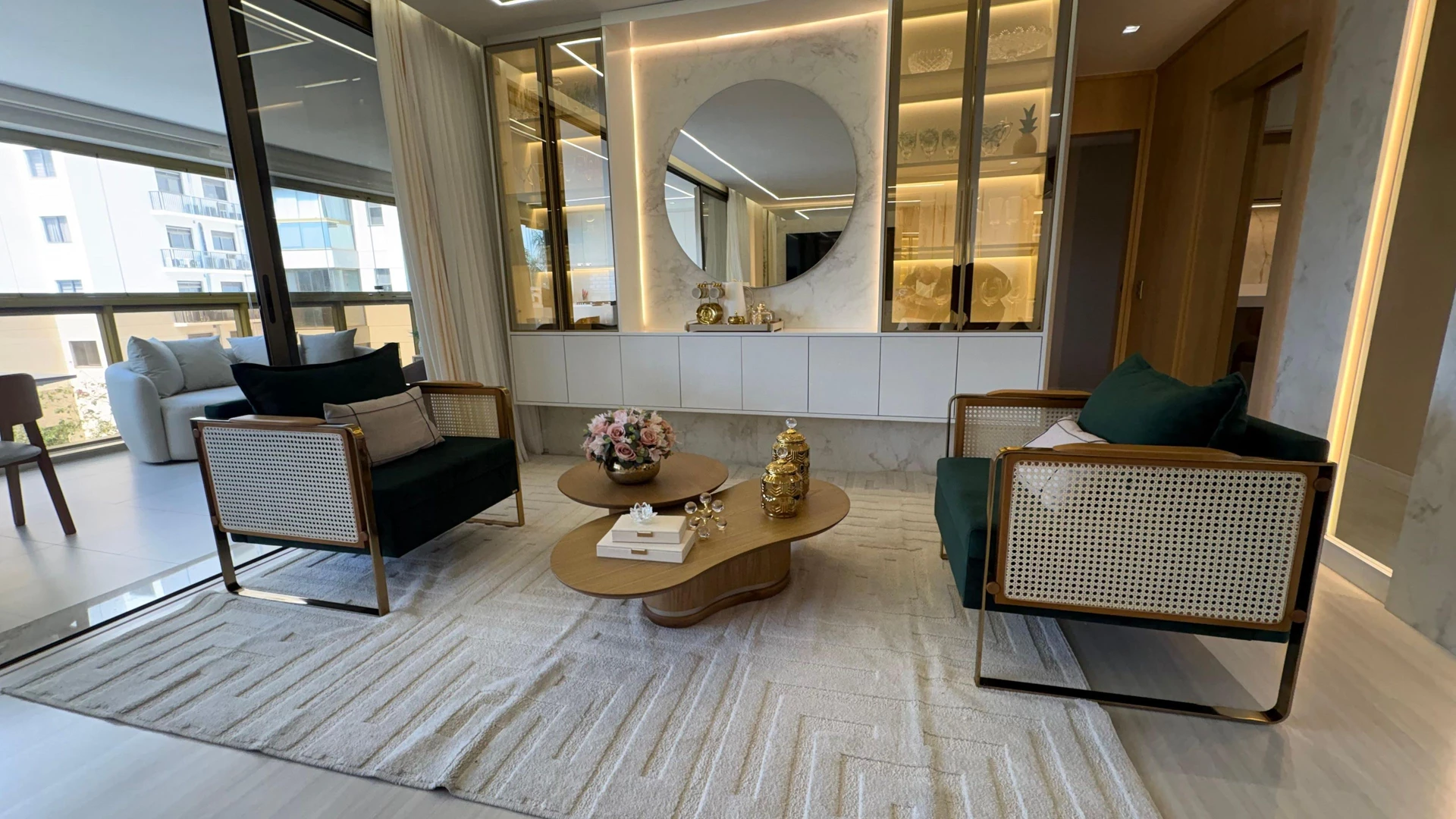 Jacuzzi in a 5-bedroom apartment, 217 m² — photo 41