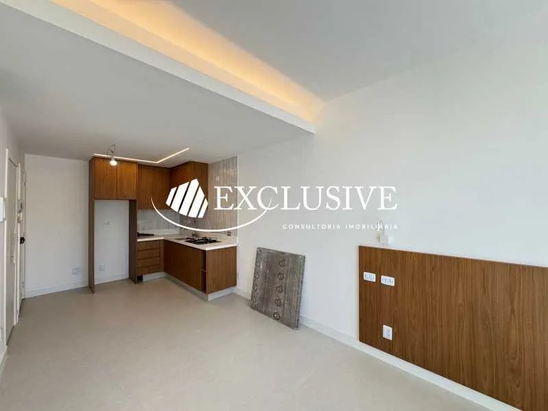 One-bedroom apartment with a mountain view — photo 10