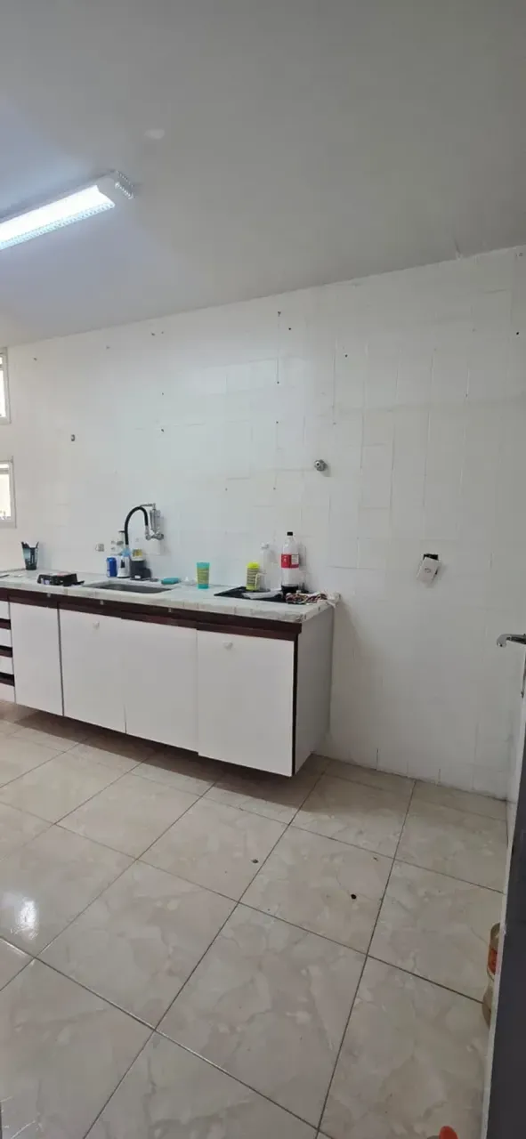 2-bedroom apartment with separate kitchen, pets allowed — photo 2