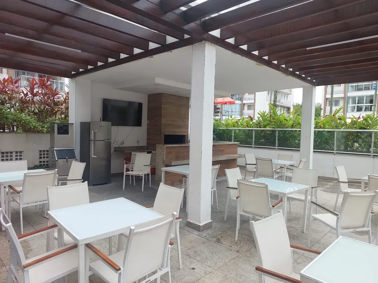 Balcony with a grill in a 2-bedroom apartment, 66 m² — photo 36