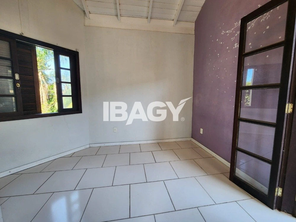 House with 3 bedrooms and a private BBQ area — photo 9