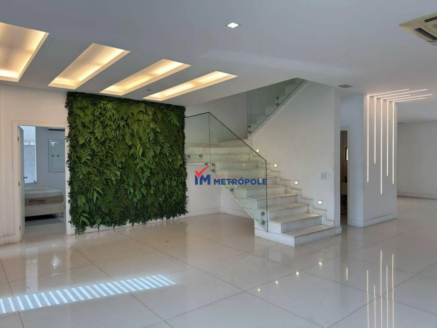 5 quartos e janelas do piso ao teto: casa de 600 m² — photo 7