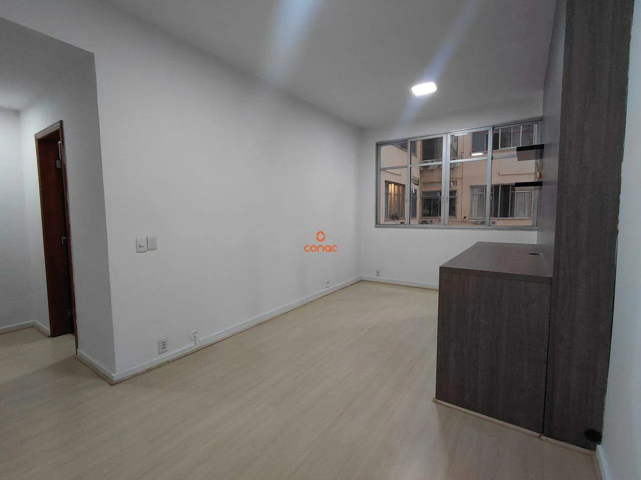 Wood or laminate floors in a 2-bedroom apartment, 88 m² — photo 7