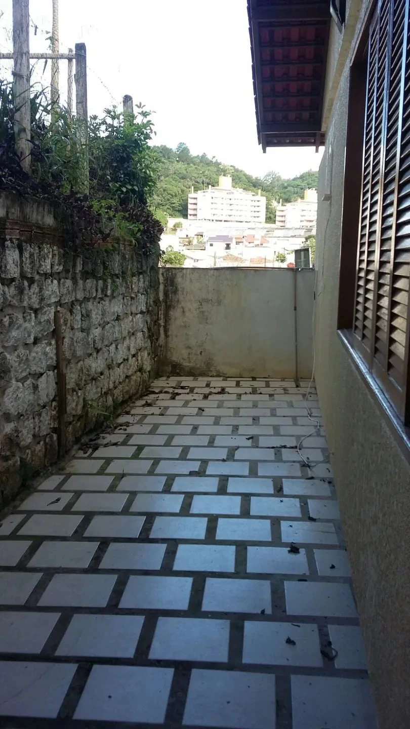 Casa residencial com 3 quartos e bancada na sacada — photo 10