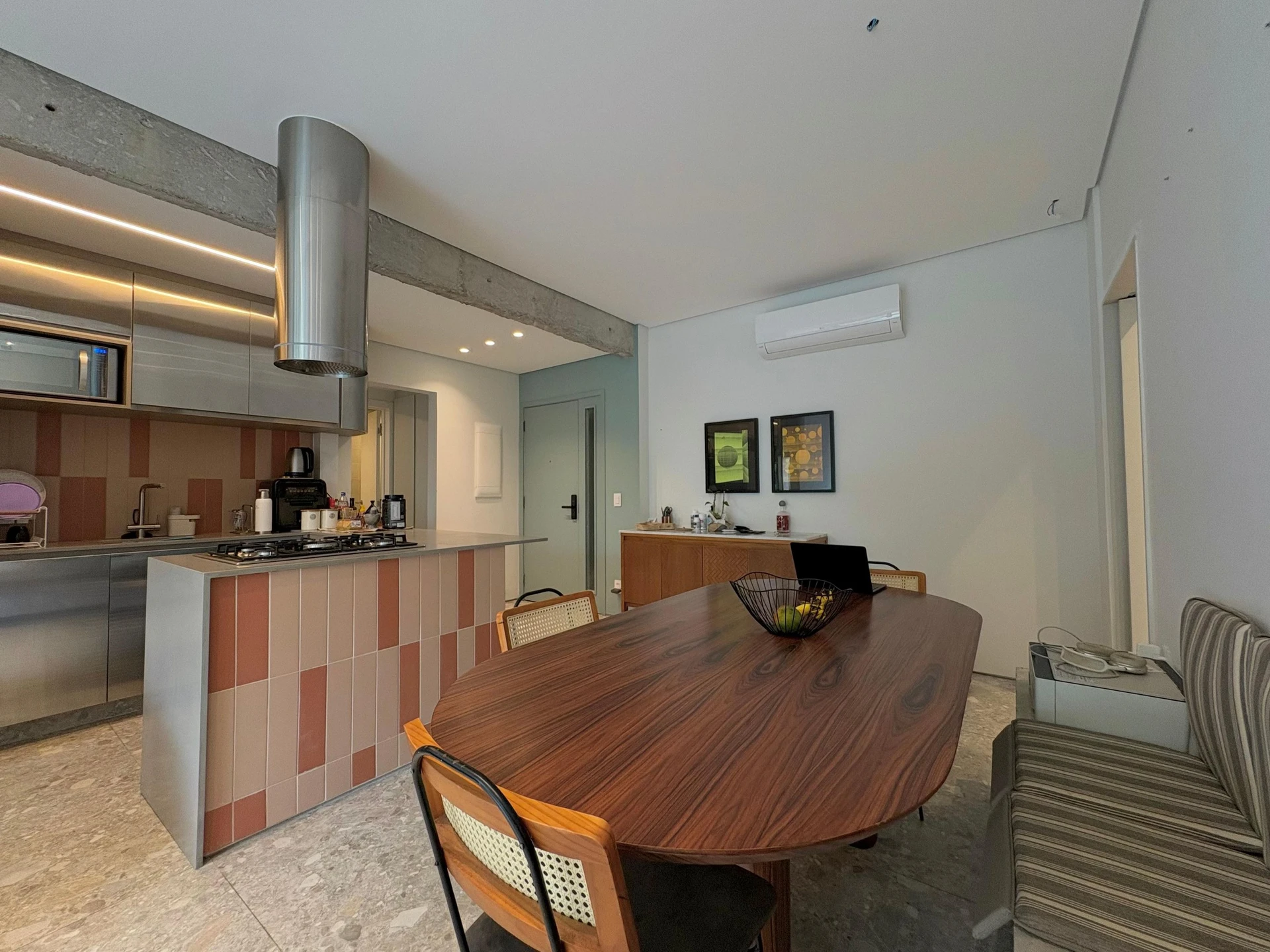 Furnished apartment, 100 m², with a grill on the balcony — photo 15