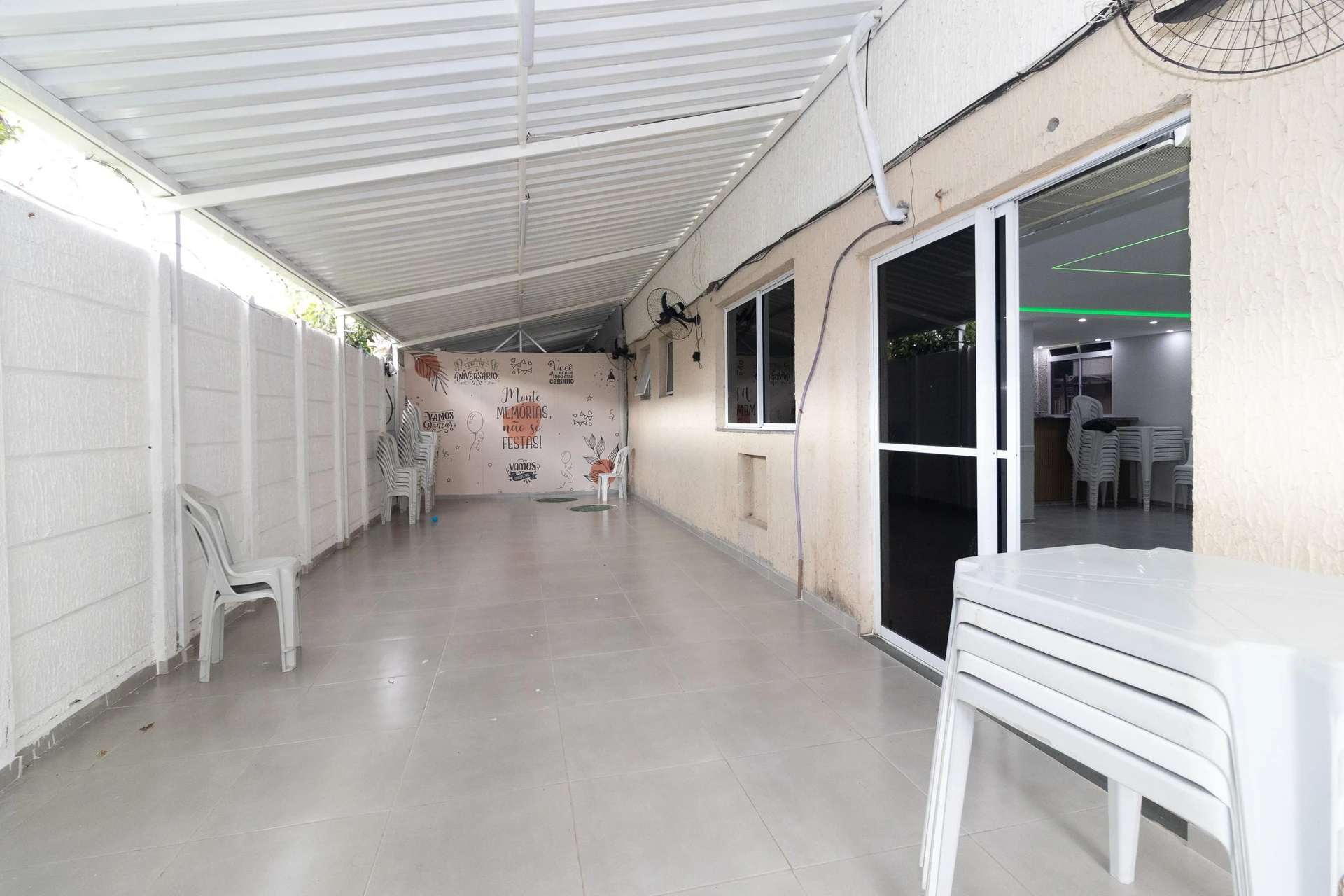 Furnished 2-bedroom apartment with 1 bathroom — photo 35