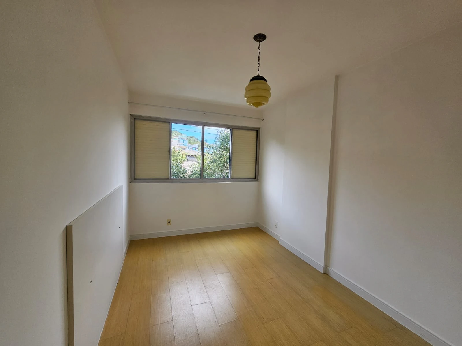 Apartamento com piso de madeira ou laminado, Centro — photo 10