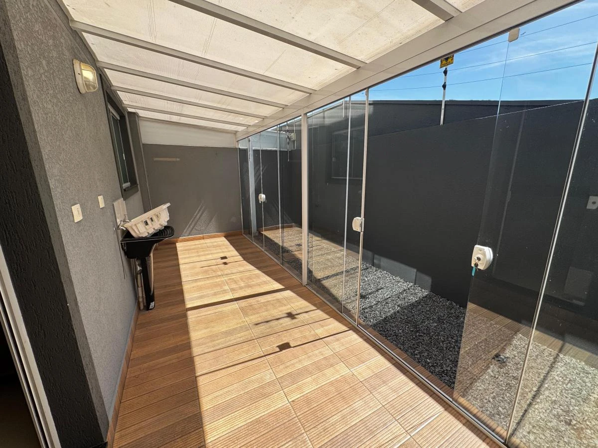 Casa de 3 quartos com varanda envidraçada — photo 27