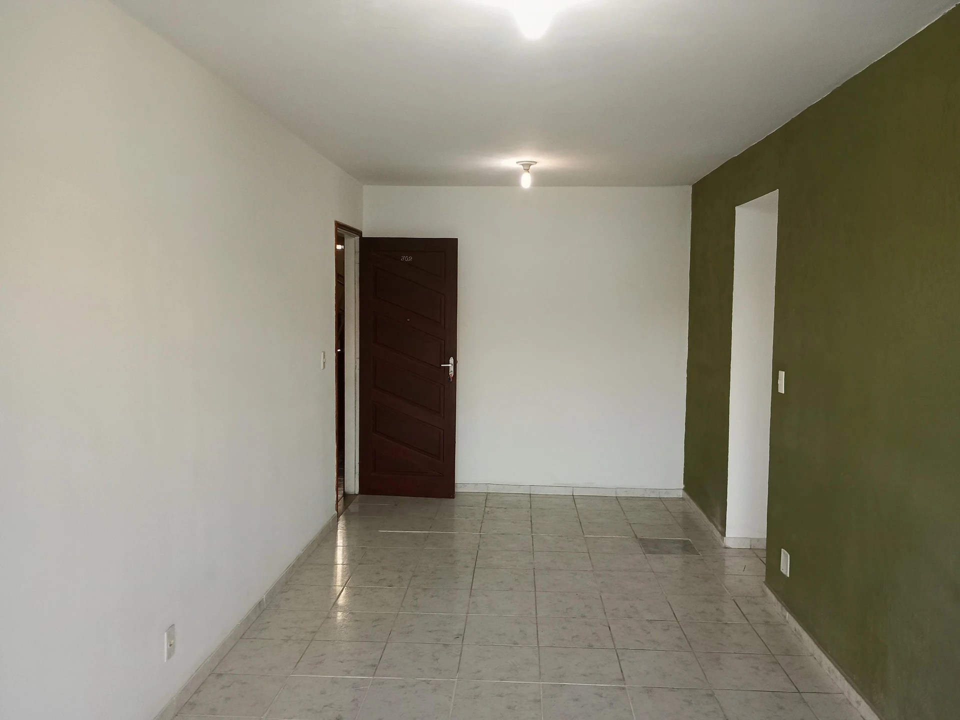 Unfurnished 2-bedroom apartment with pets allowed