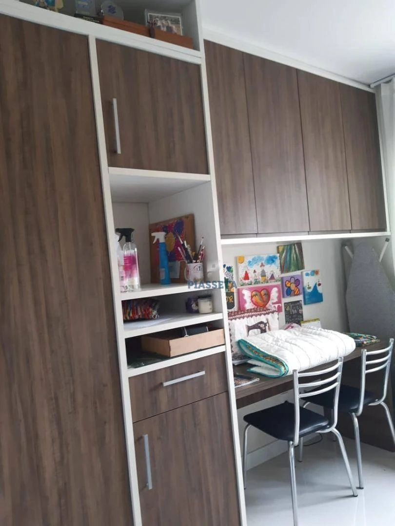 3-bedroom apartment in a building with a pool — photo 5