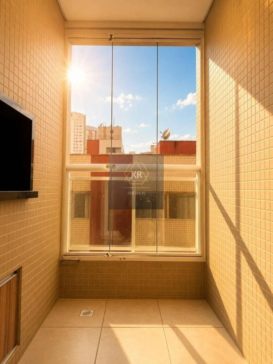 Glass-enclosed balcony in a 2-bedroom apartment, 60 m² — photo 11
