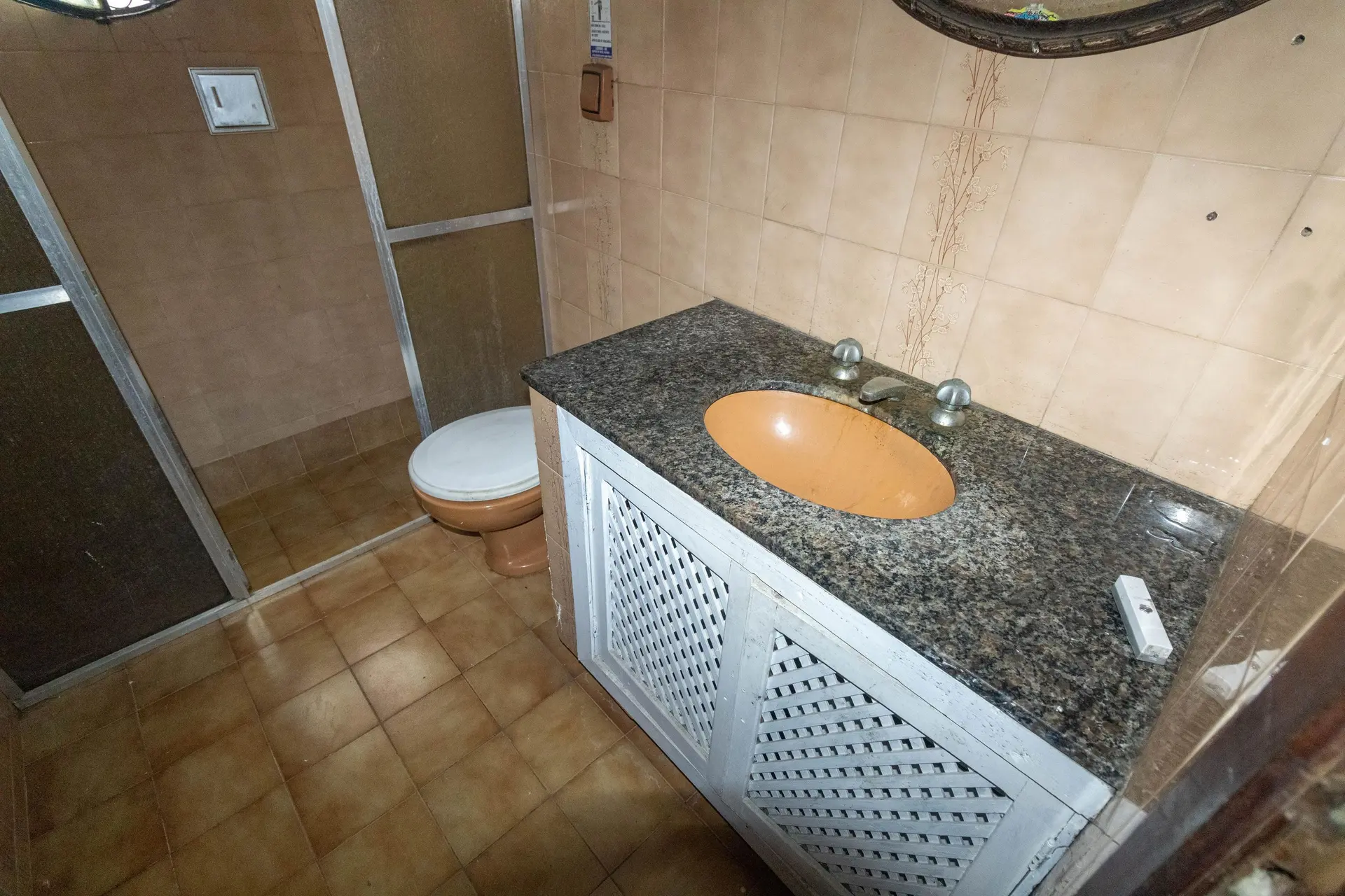 House with 4 bedrooms and 1 bathroom, separate kitchen — photo 42