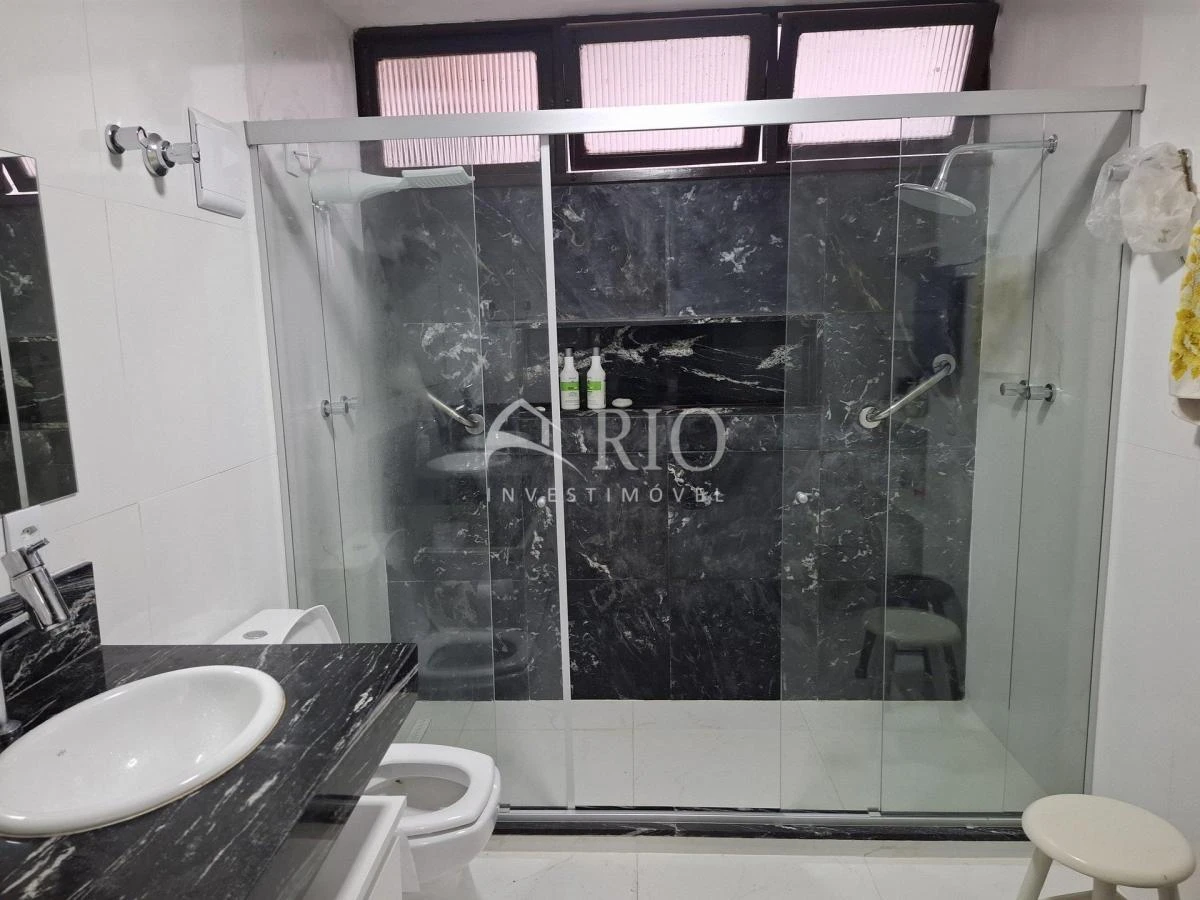 Unfurnished house with 4 bedrooms and 6 bathrooms, 945 m² — photo 47