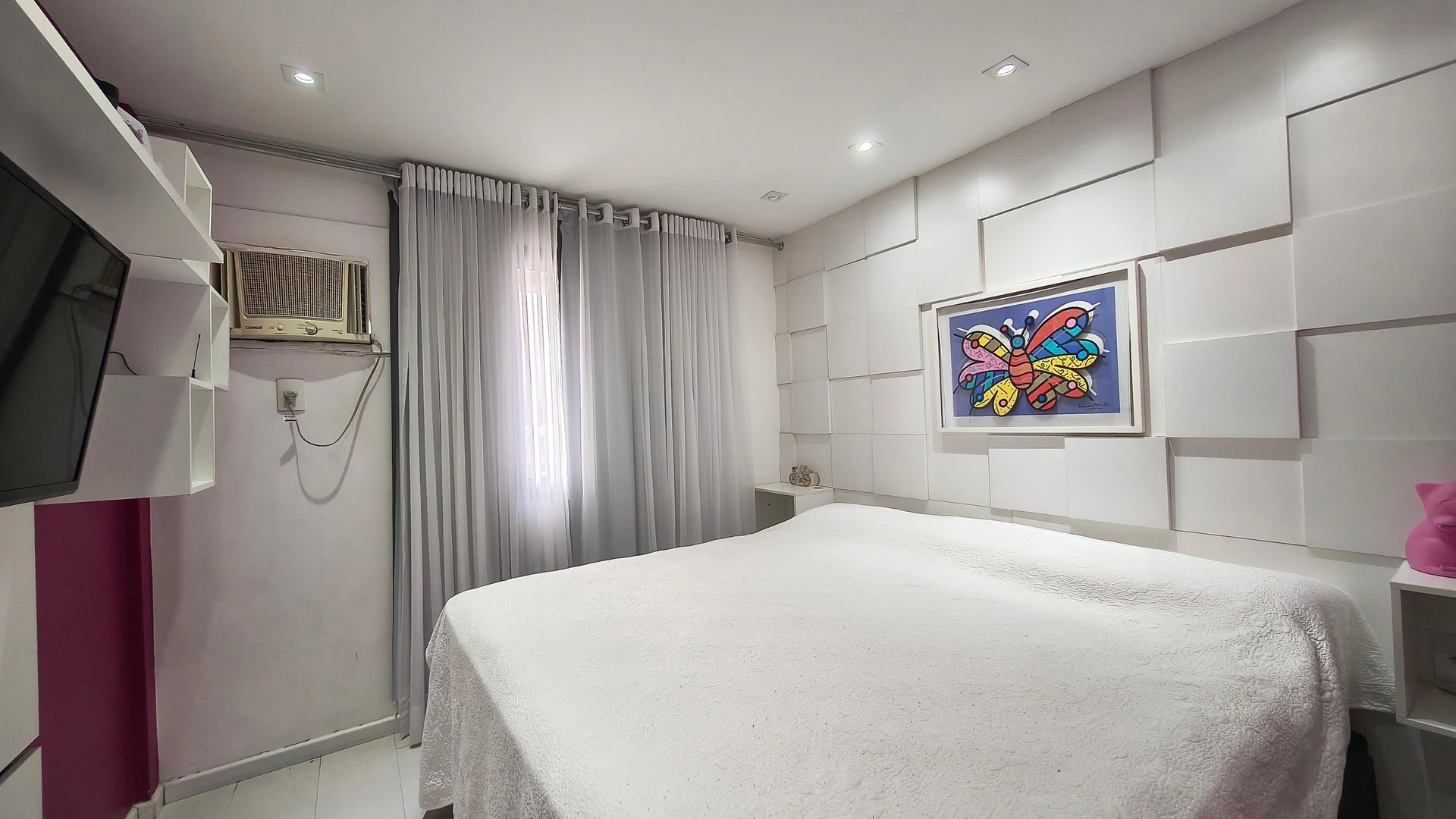 One-bedroom apartment in a building with a gym — photo 3