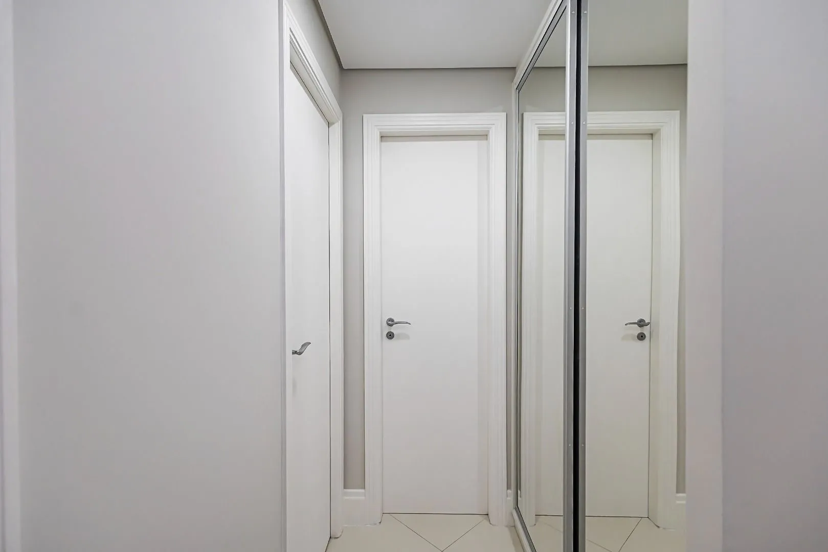 119 m² apartment with floor-to-ceiling windows and a bathtub — photo 94
