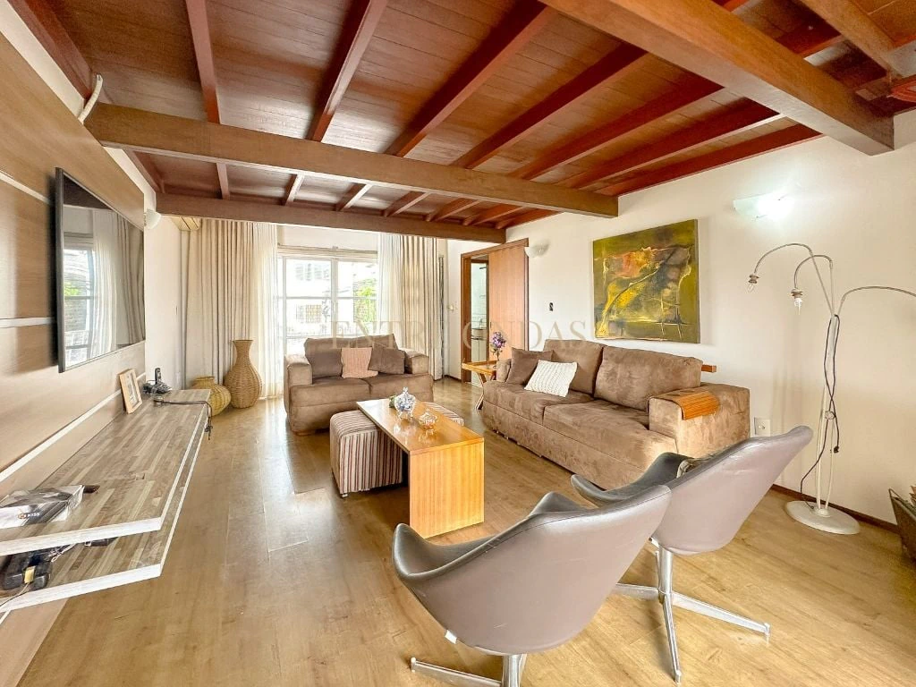Private pool in a 3-bedroom house, 250 m² — photo 17