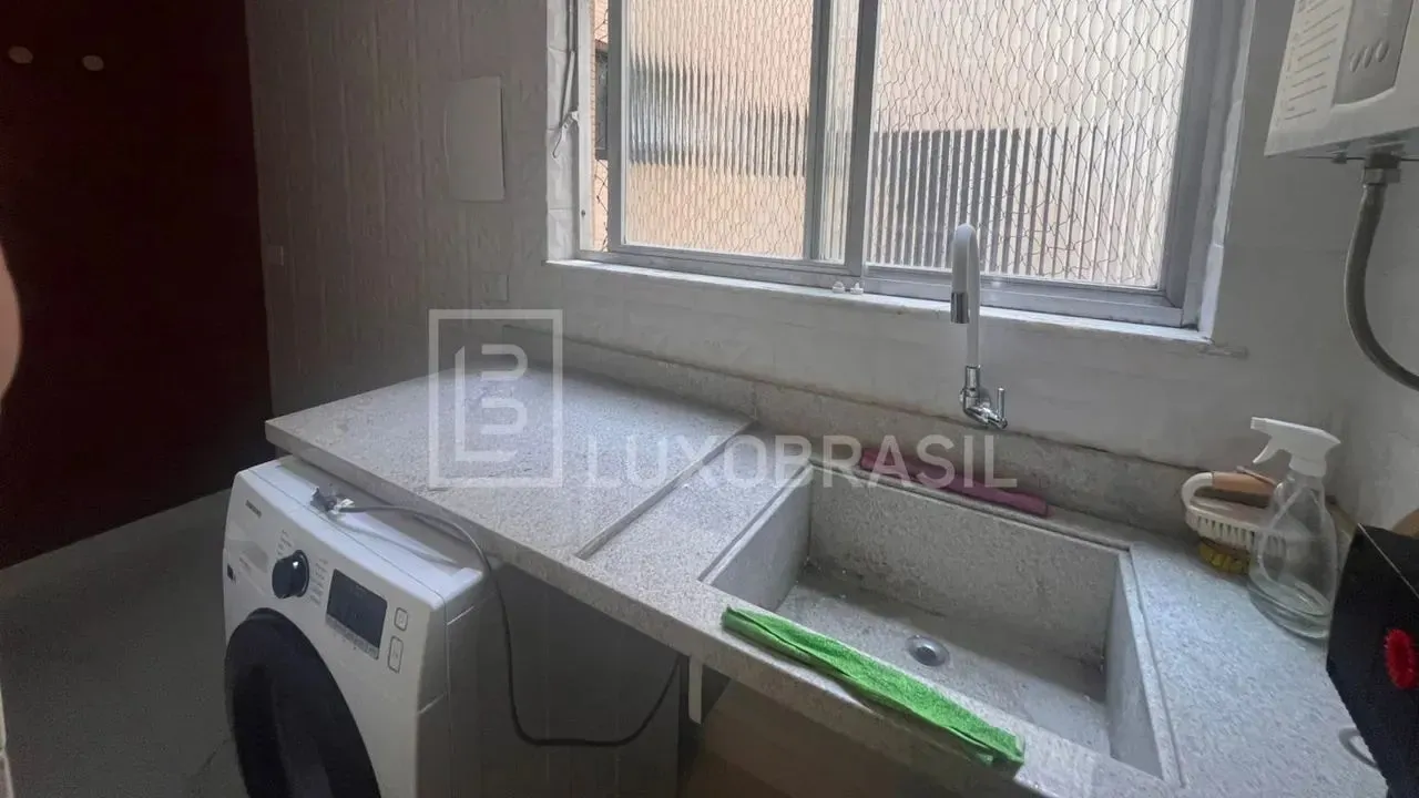 2-bedroom 2-bath apartment with an open-plan kitchen — photo 6