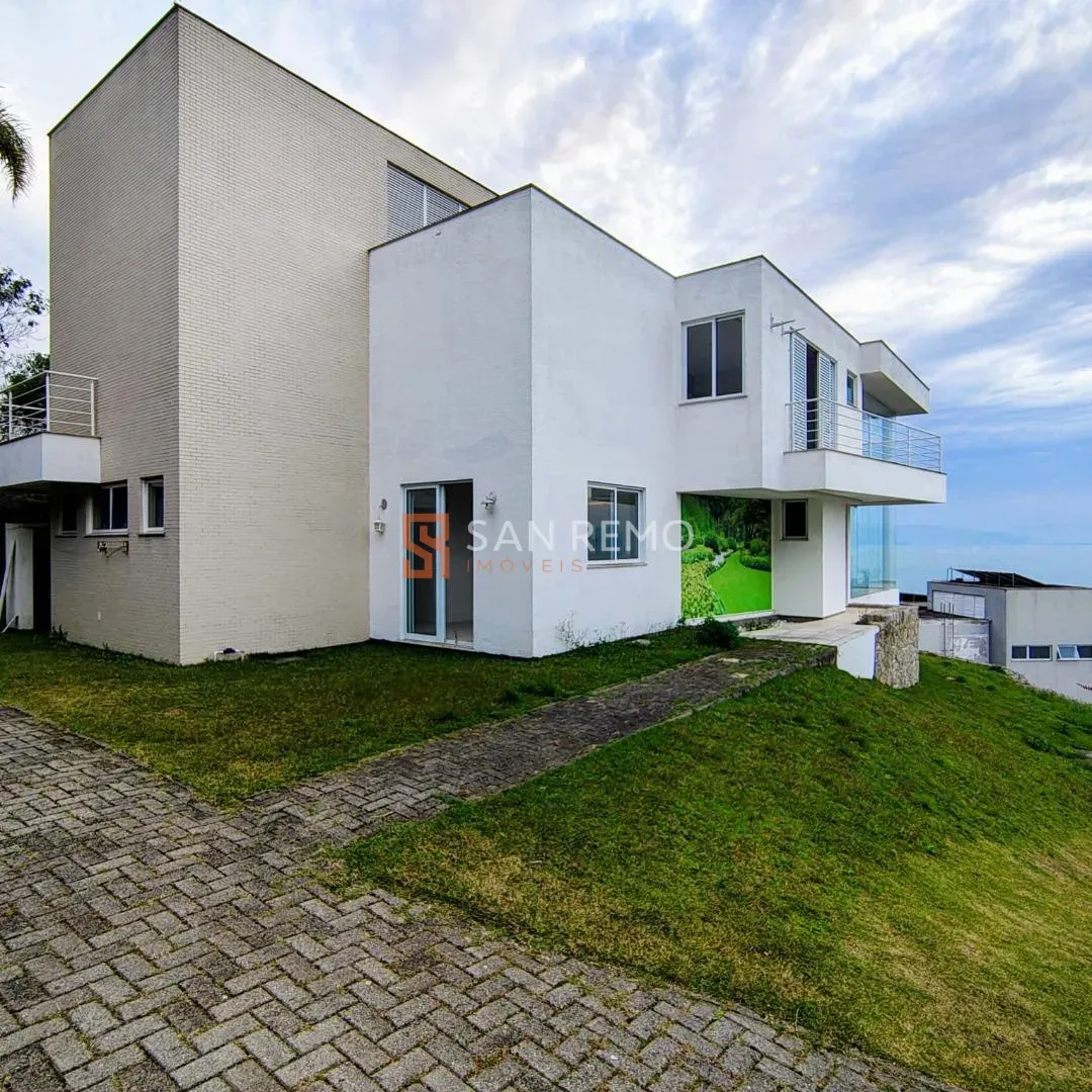 Дом с 3 спальнями и 2 ванными, 4 парковки и 718 м² — photo 40