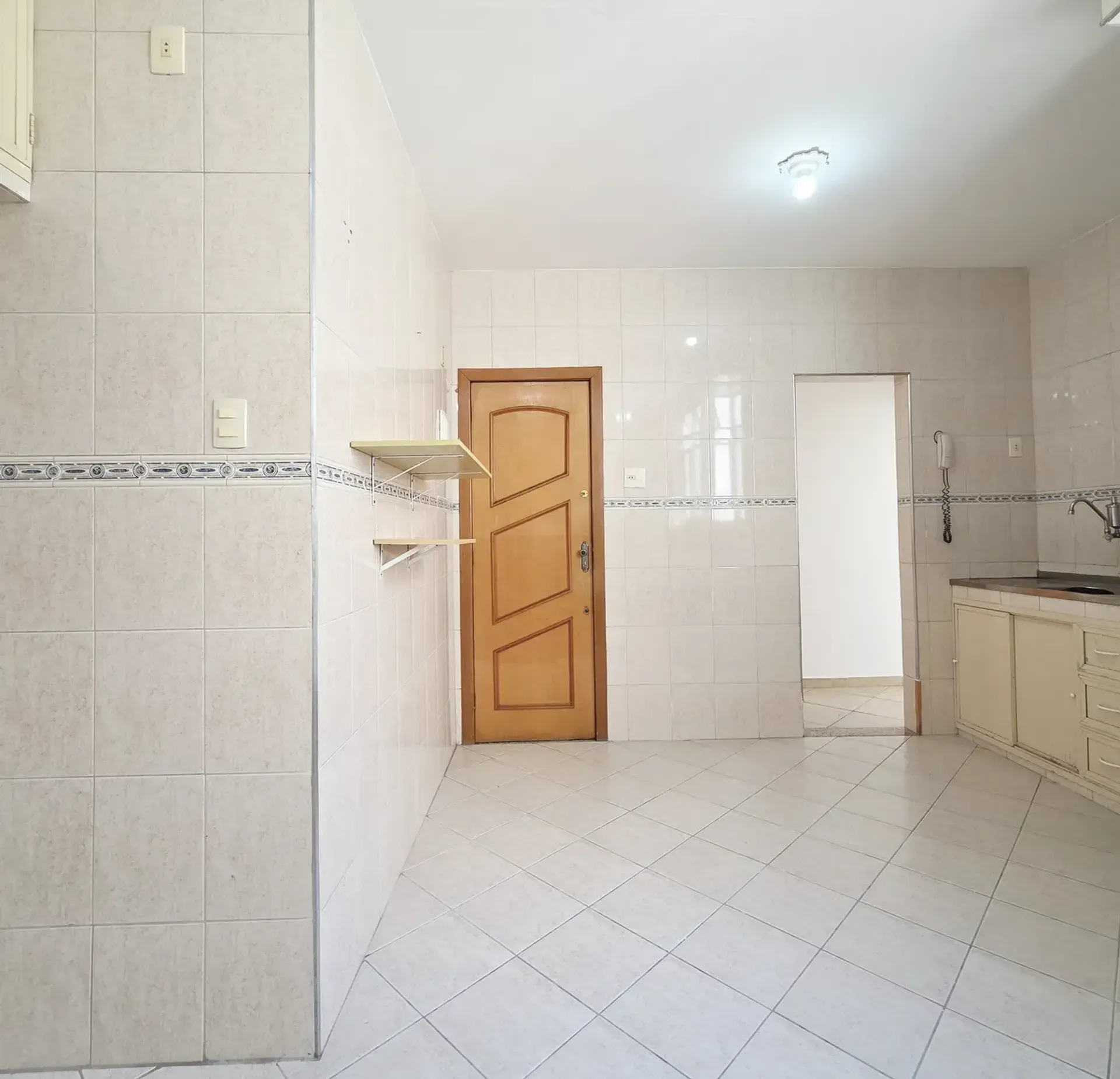 Apartamento com 2 quartos, 1 banheiro e cozinha fechada — photo 25