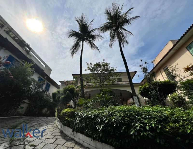 House with 11 bedrooms, 500 m² and 10 parking spots — photo 29