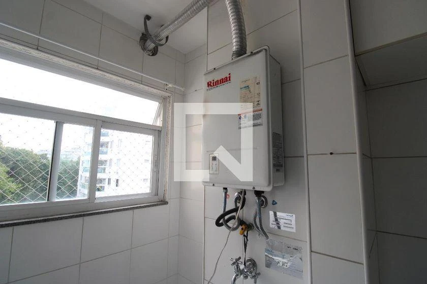 Balcony with a grill in a 3-bedroom apartment, 74 m² — photo 30