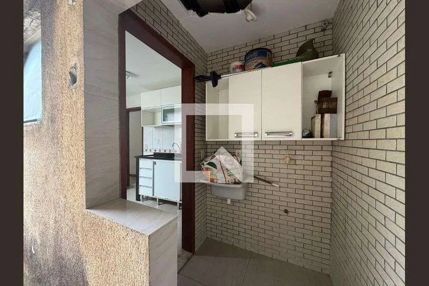 Balcony with a grill in a one-bedroom house, 75 m² — photo 5