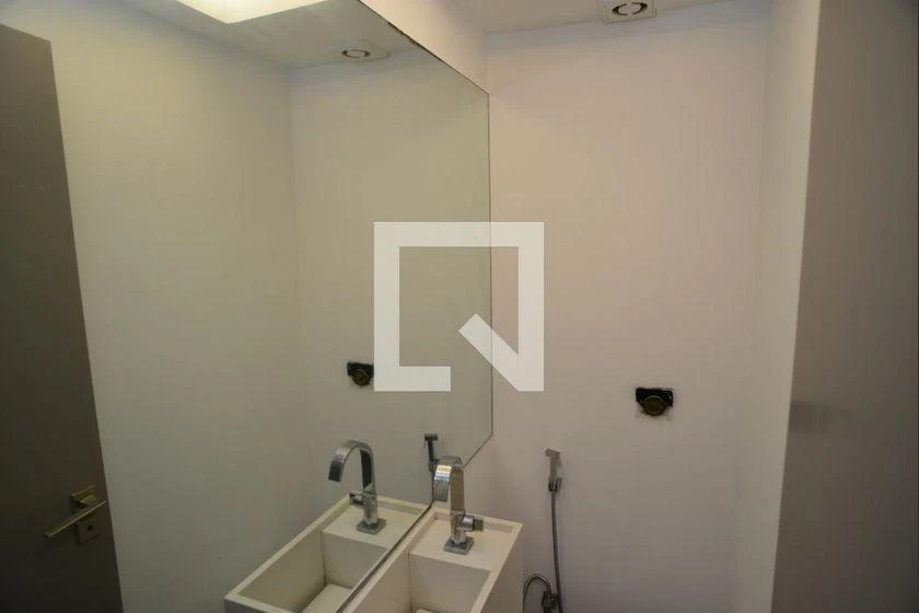3-bedroom apartment with a walk-in closet — photo 42