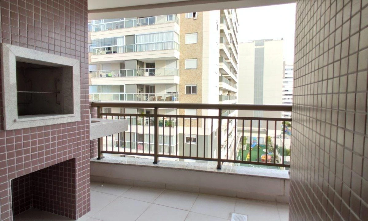 2-bedroom apartment with a mountain view — photo 8