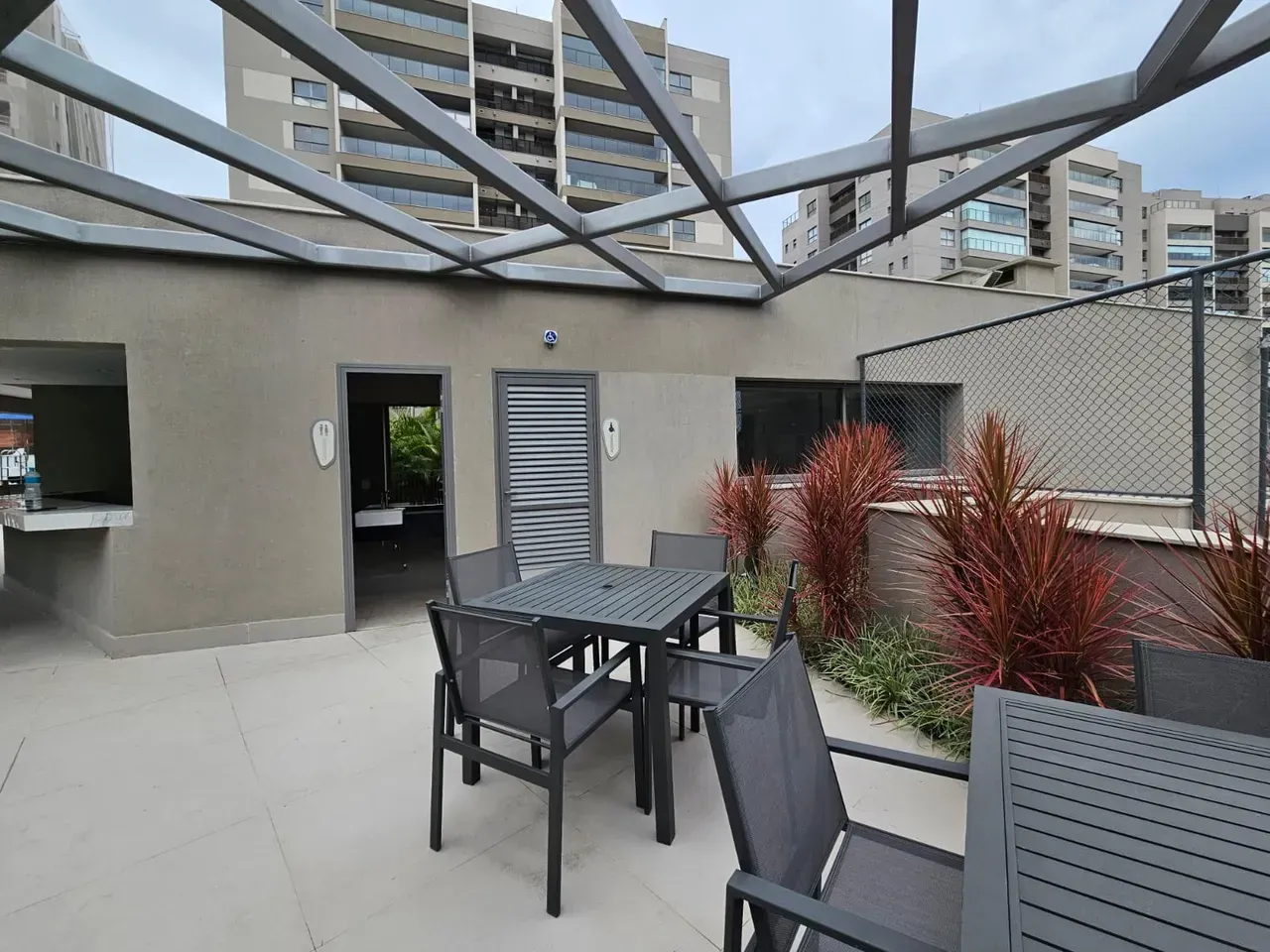 Apartamento mobiliado com 4 quartos e 5 banheiros — photo 38
