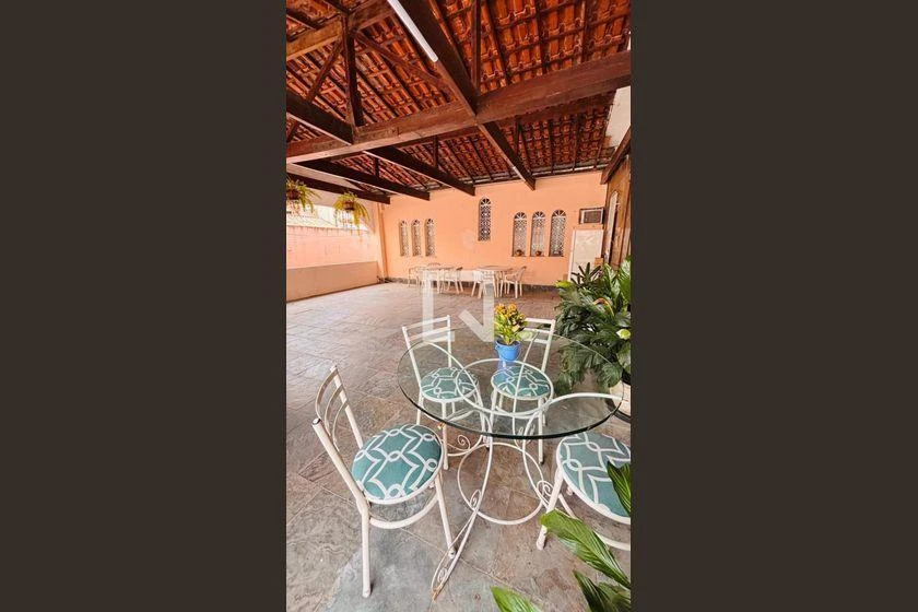 608 m² house with 7 bedrooms and 3 en-suites — photo 21