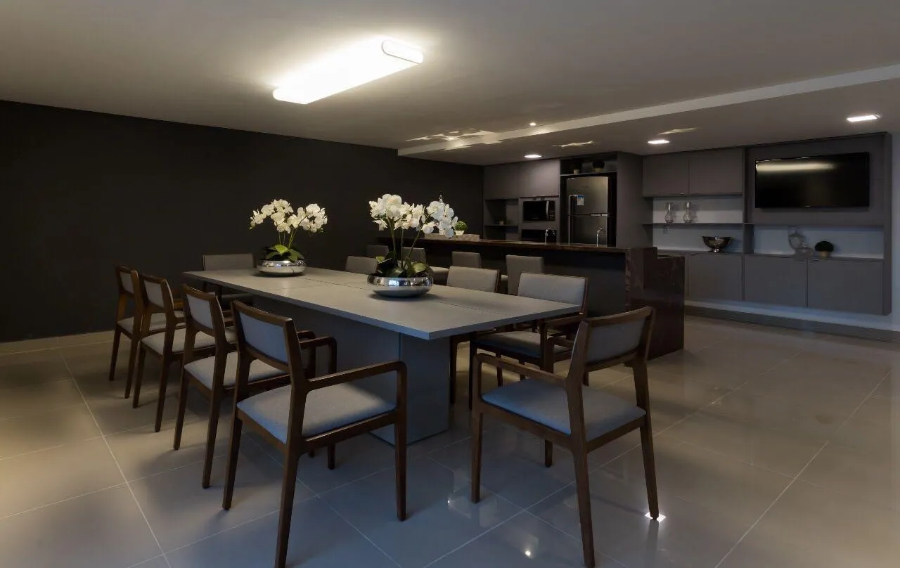 3-bedroom apartment in a building with a gym — photo 7