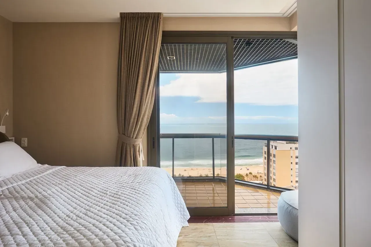 Furnished 2-bedroom apartment with balcony view — photo 8
