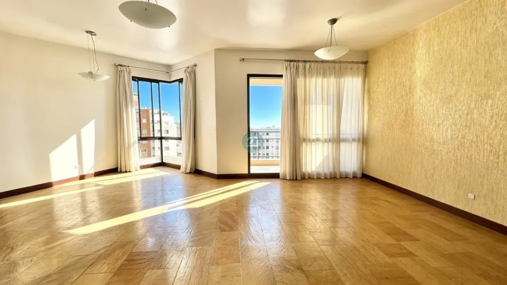 Квартира 254 м² с 3 спальнями-сьютами и прачечной