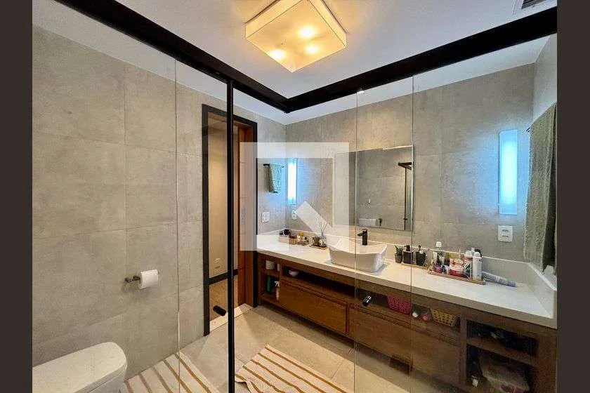 Renovated 2-bedroom apartment with city view, 85 m² — photo 17