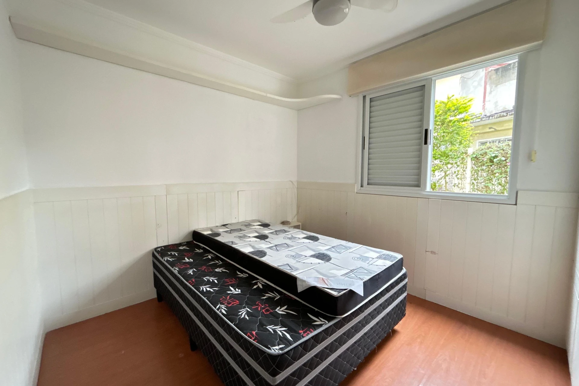 Glass-enclosed balcony in a 3-bedroom apartment, 108 m² — photo 22