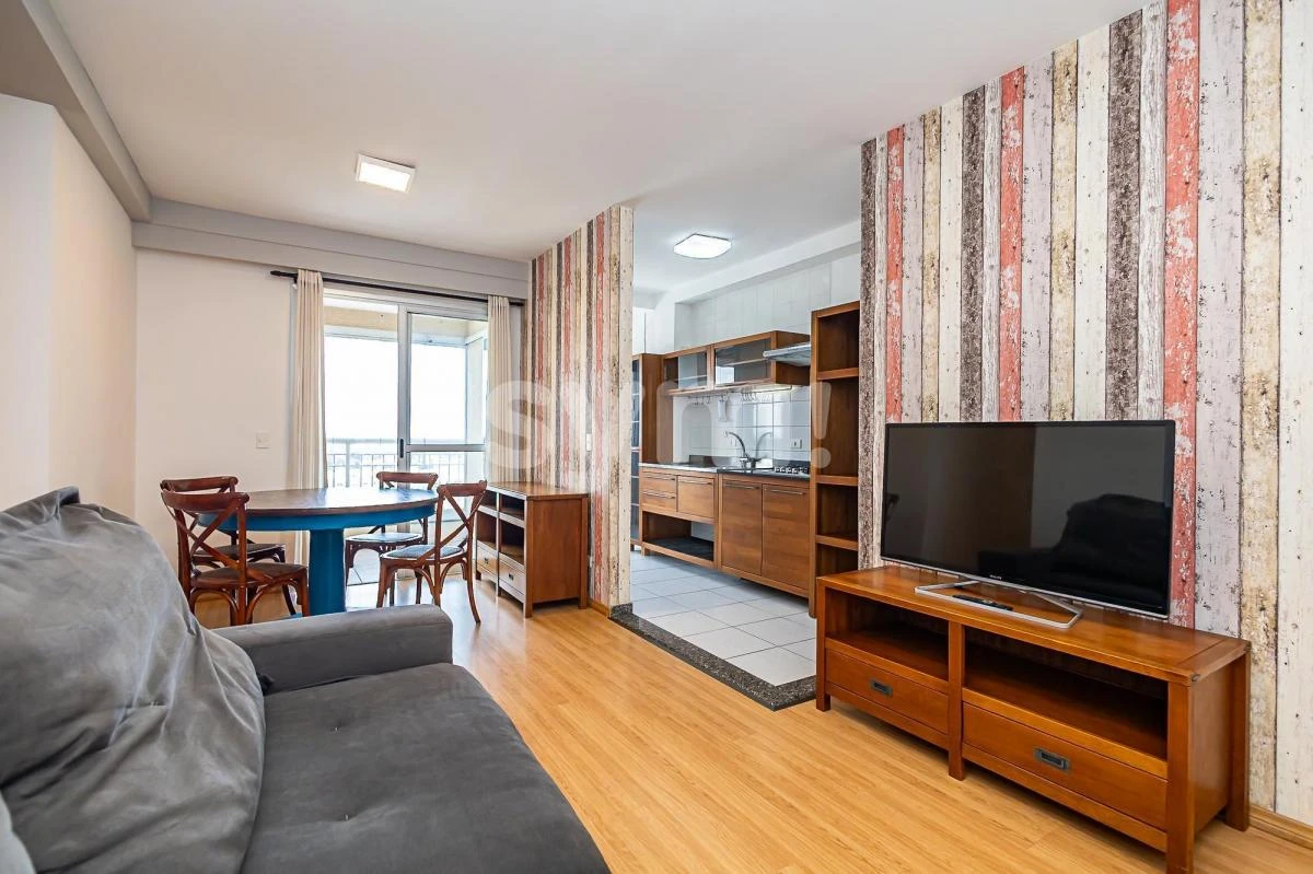 Balcony with a grill in a 3-bedroom apartment, 71 m²