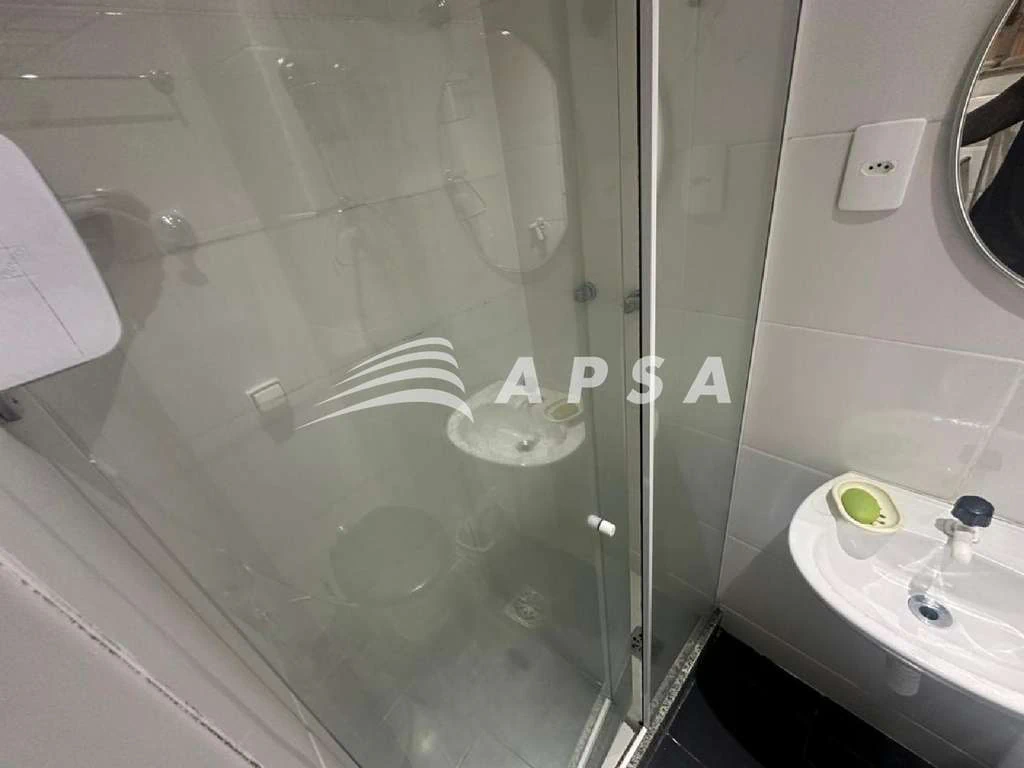 Furnished 1-bedroom apartment with 40 m² and glass shower — photo 26