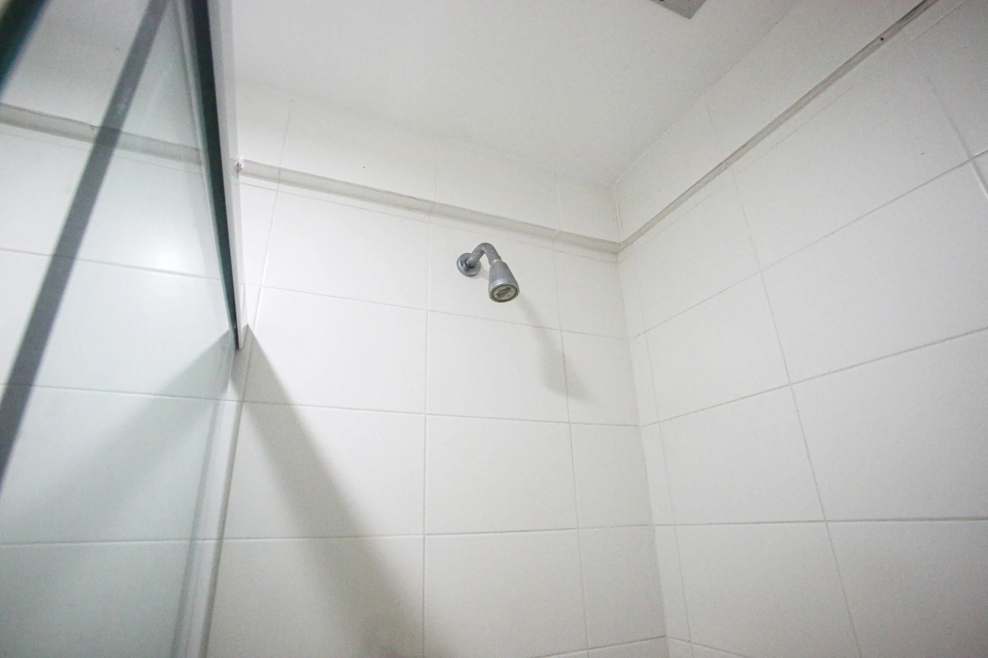 Balcony with a grill in a 2-bedroom apartment, 60 m² — photo 35