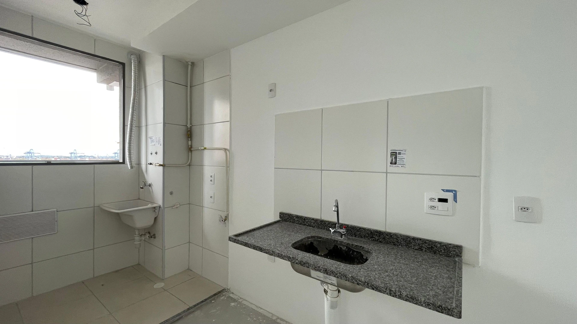 Floor-to-ceiling windows in a 2-bedroom apartment, 45 m² — photo 43