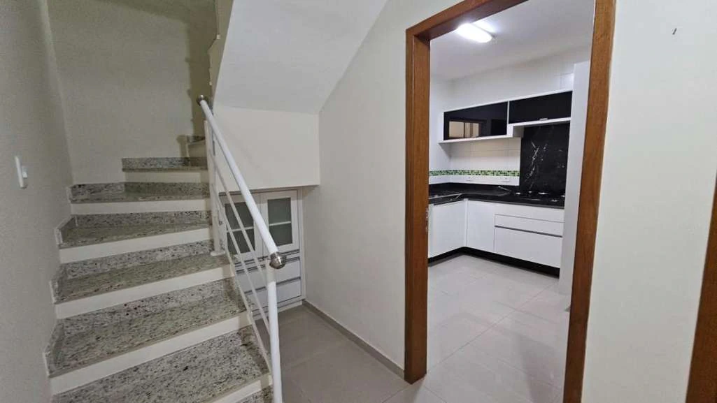 Unfurnished house with 3 bedrooms and 164 m² — photo 4