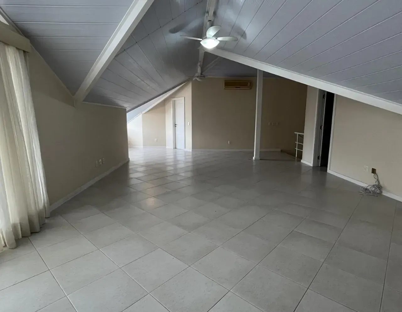 House with 5 bedrooms and 5 bathrooms, 830 m² — photo 32