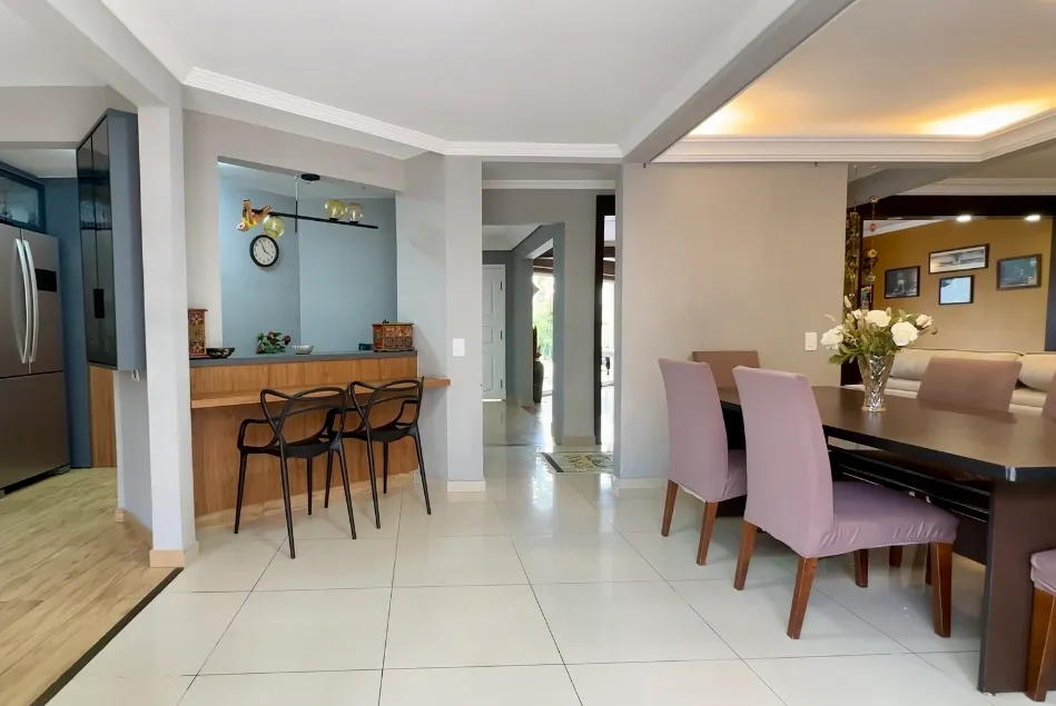 Furnished home with open-plan kitchen and 3 bedrooms — photo 9