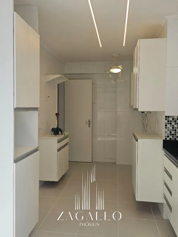 Rental apartment with 4 bedrooms, balcony, and 3 parking — photo 22