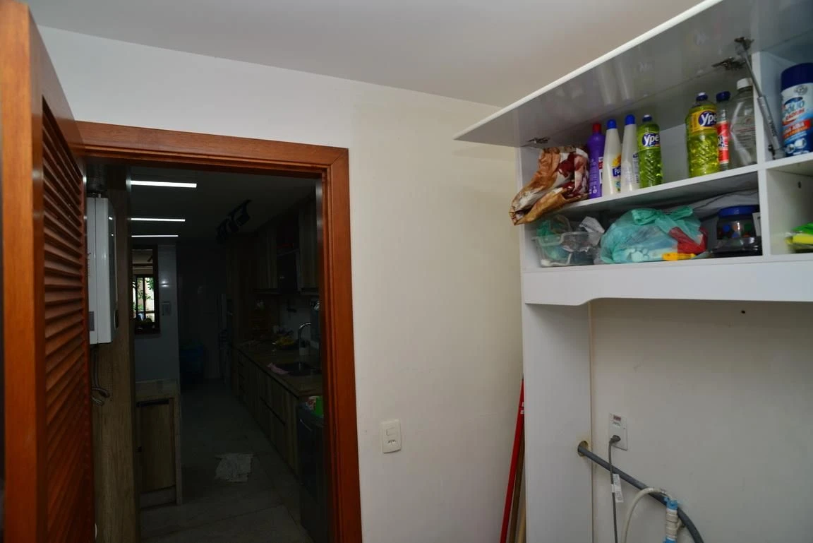 Furnished apartment, 300 m², with a glass-enclosed balcony — photo 50