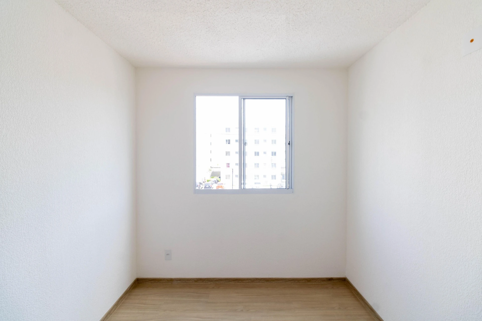 2-bedroom apartment in a building with a gym — photo 15