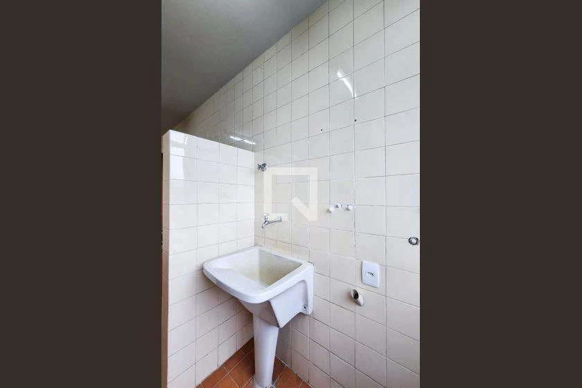 2-bedroom apartment in a building with a pool — photo 38