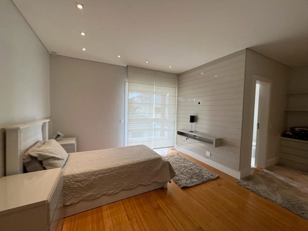 Furnished 700 m² house with 4 en-suites and 4 parking — photo 13