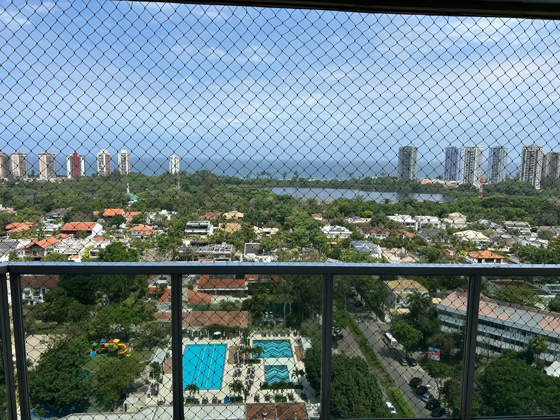 4-bedroom apartment with a glass-enclosed balcony — photo 5